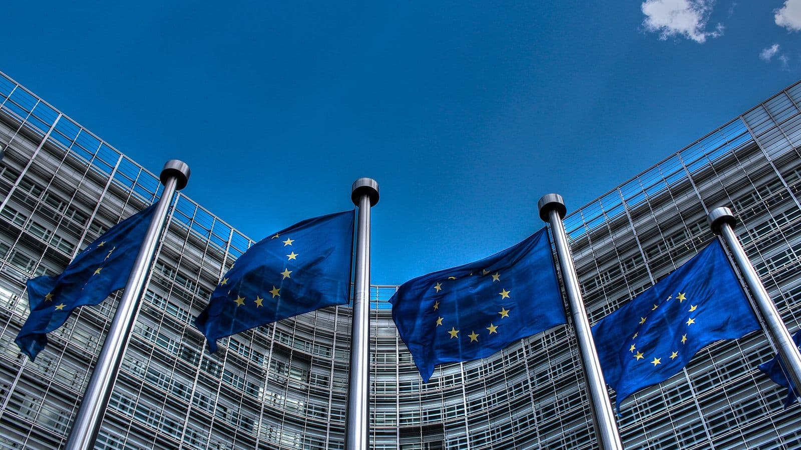 Zastave Europske unije ispred zgrade Berlaymont u Bruxellesu